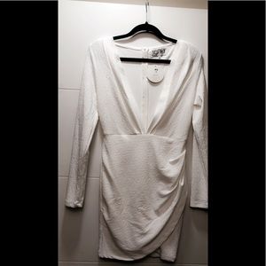 WHITE PLUNGE LONG SLEEVE DRESS